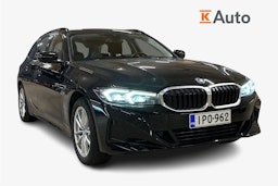 musta BMW 330 2022 kuva 1.