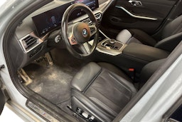 harmaa BMW 330 2022 kuva 3.