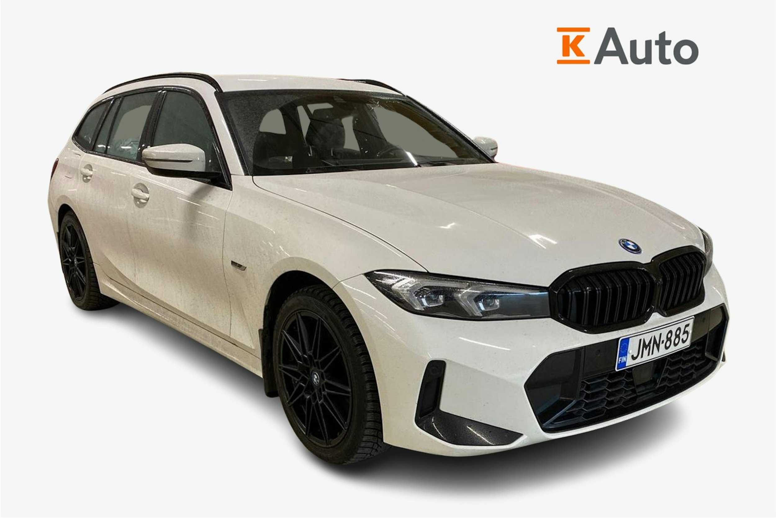 valkoinen BMW 330 2022 kuva 1.