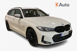 valkoinen BMW 330 2022 kuva 1.