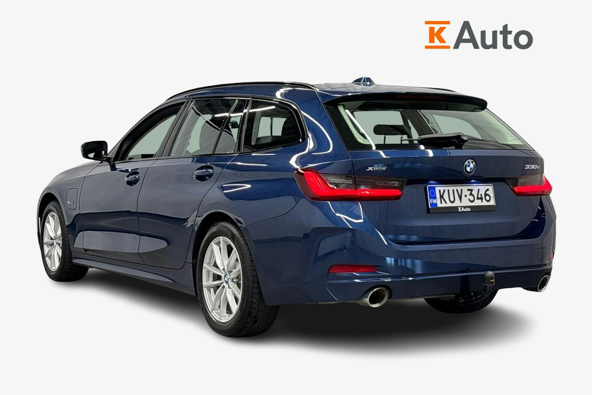 sininen BMW 330 2022 kuva 2.