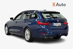 sininen BMW 330 2022 kuva 2.