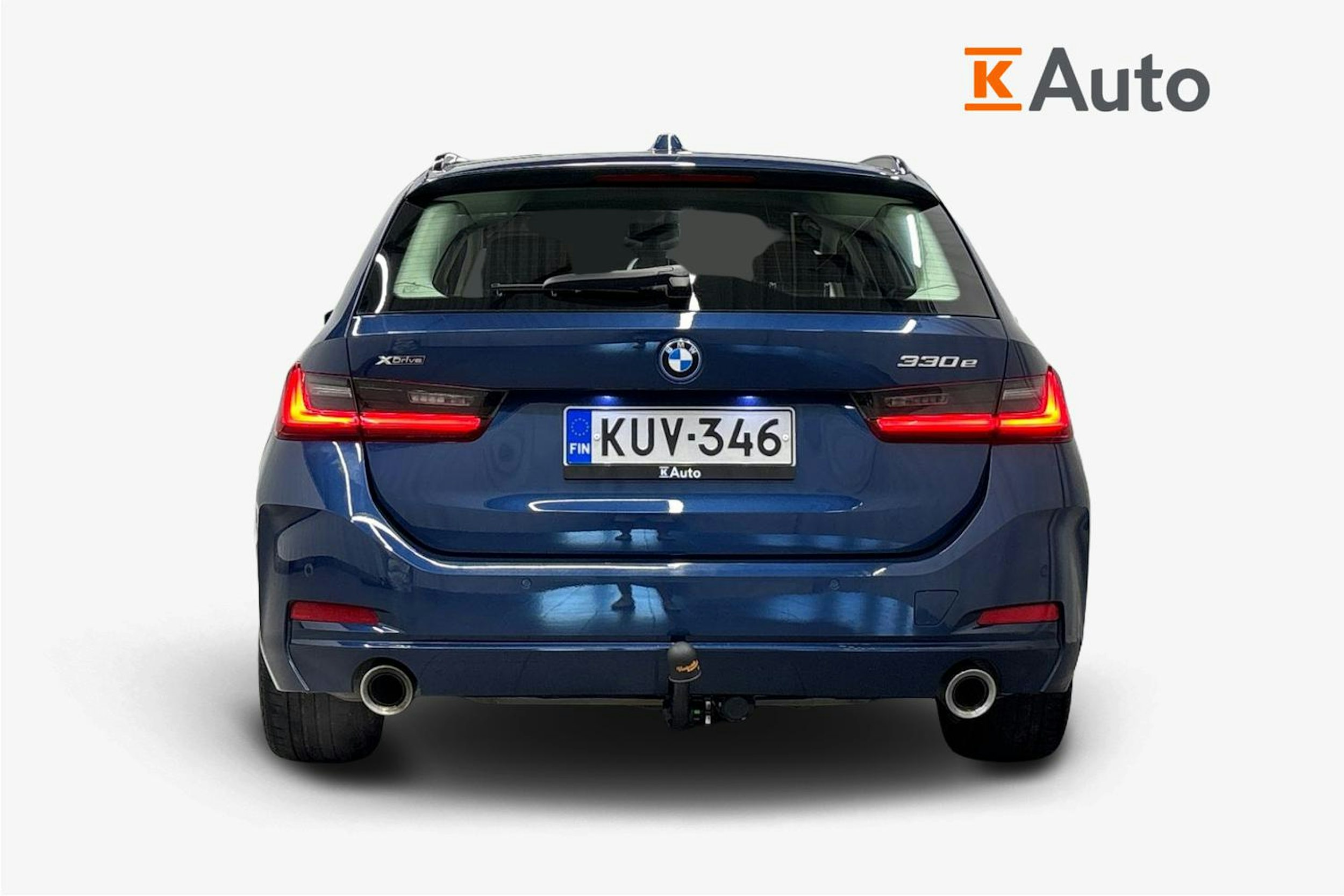 sininen BMW 330 2022 kuva 3.