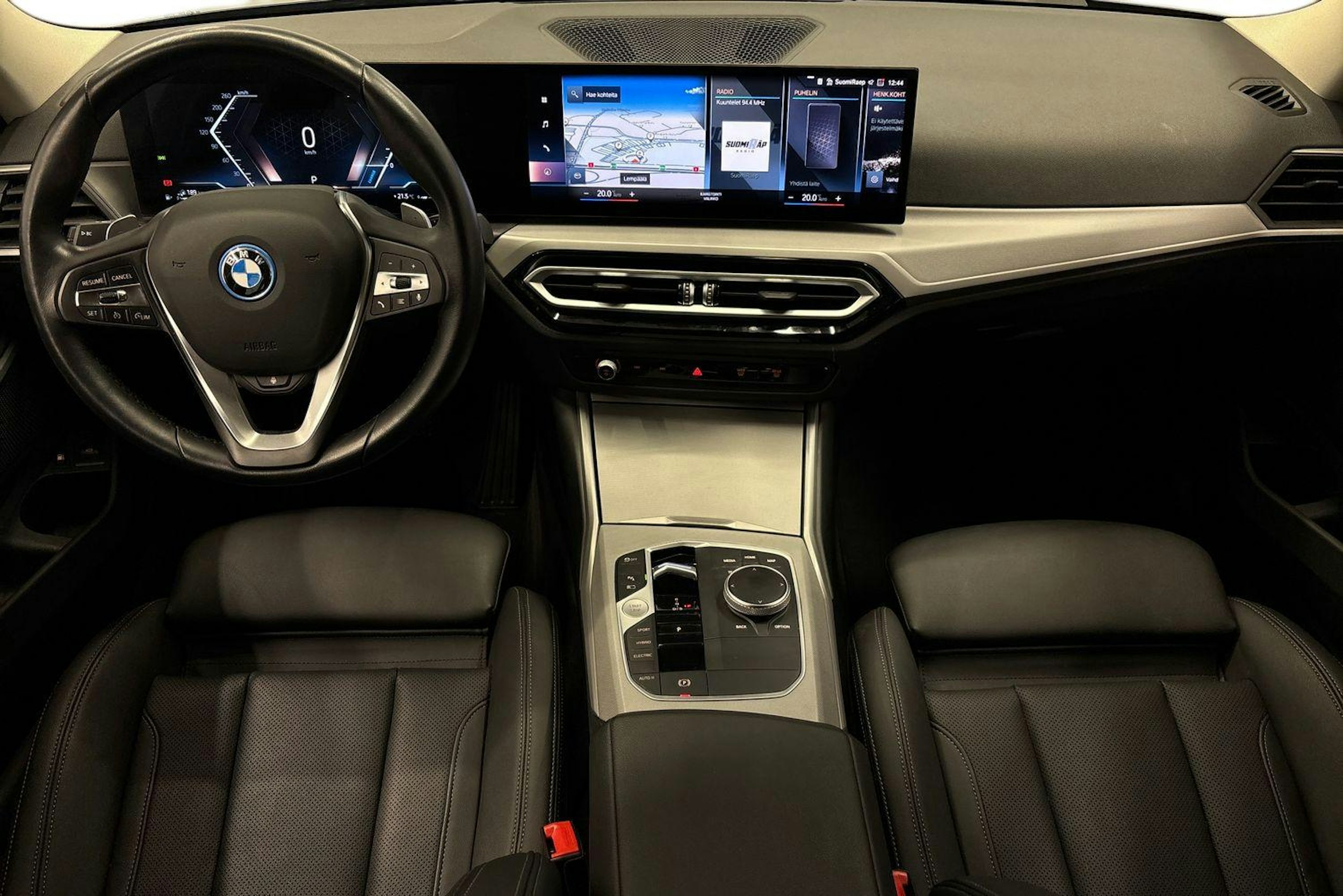 sininen BMW 330 2022 kuva 9.