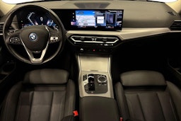 sininen BMW 330 2022 kuva 9.