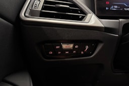 sininen BMW 330 2022 kuva 23.