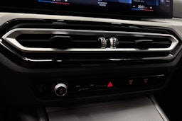 sininen BMW 330 2022 kuva 29.
