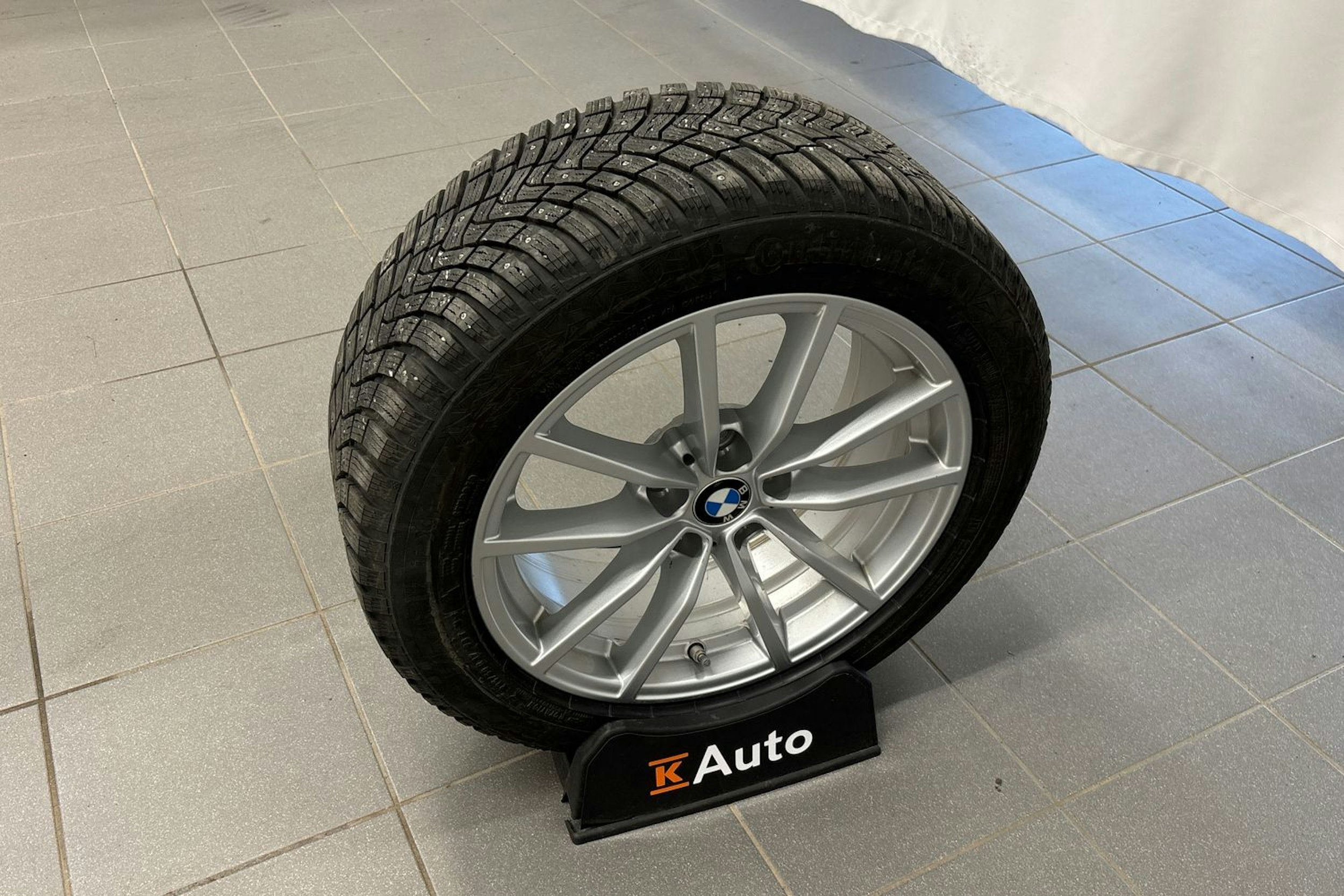sininen BMW 330 2022 kuva 31.