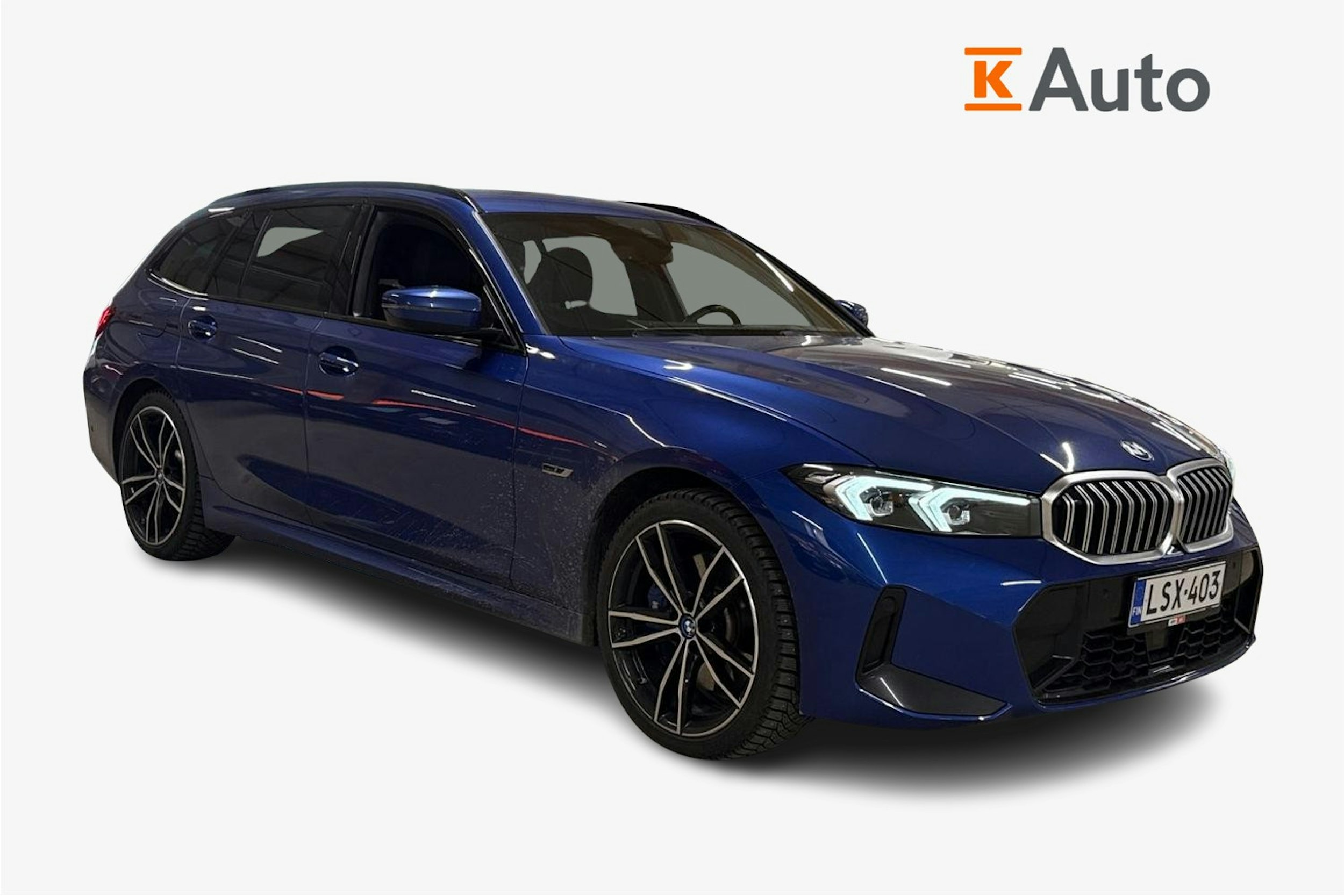 sininen BMW 330 2023 kuva 1.