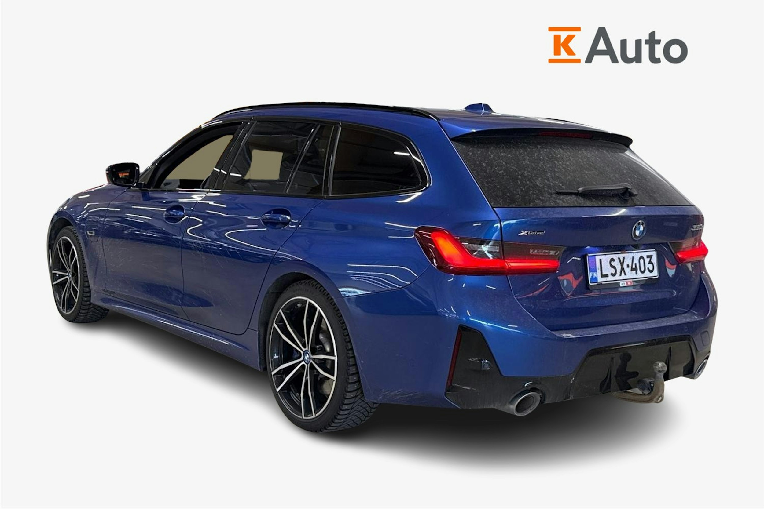 sininen BMW 330 2023 kuva 2.