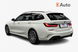 valkoinen BMW 330 2022 kuva 2.