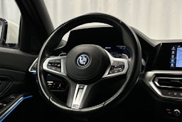 valkoinen BMW 330 2022 kuva 18.