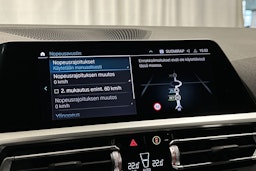 valkoinen BMW 330 2022 kuva 27.