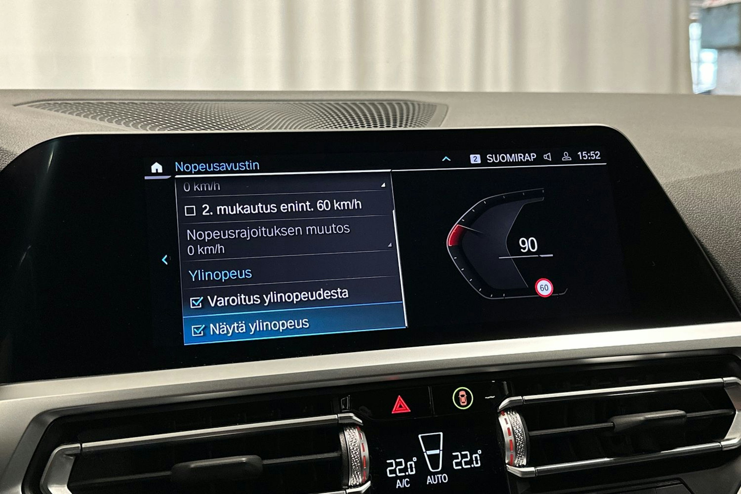 valkoinen BMW 330 2022 kuva 28.