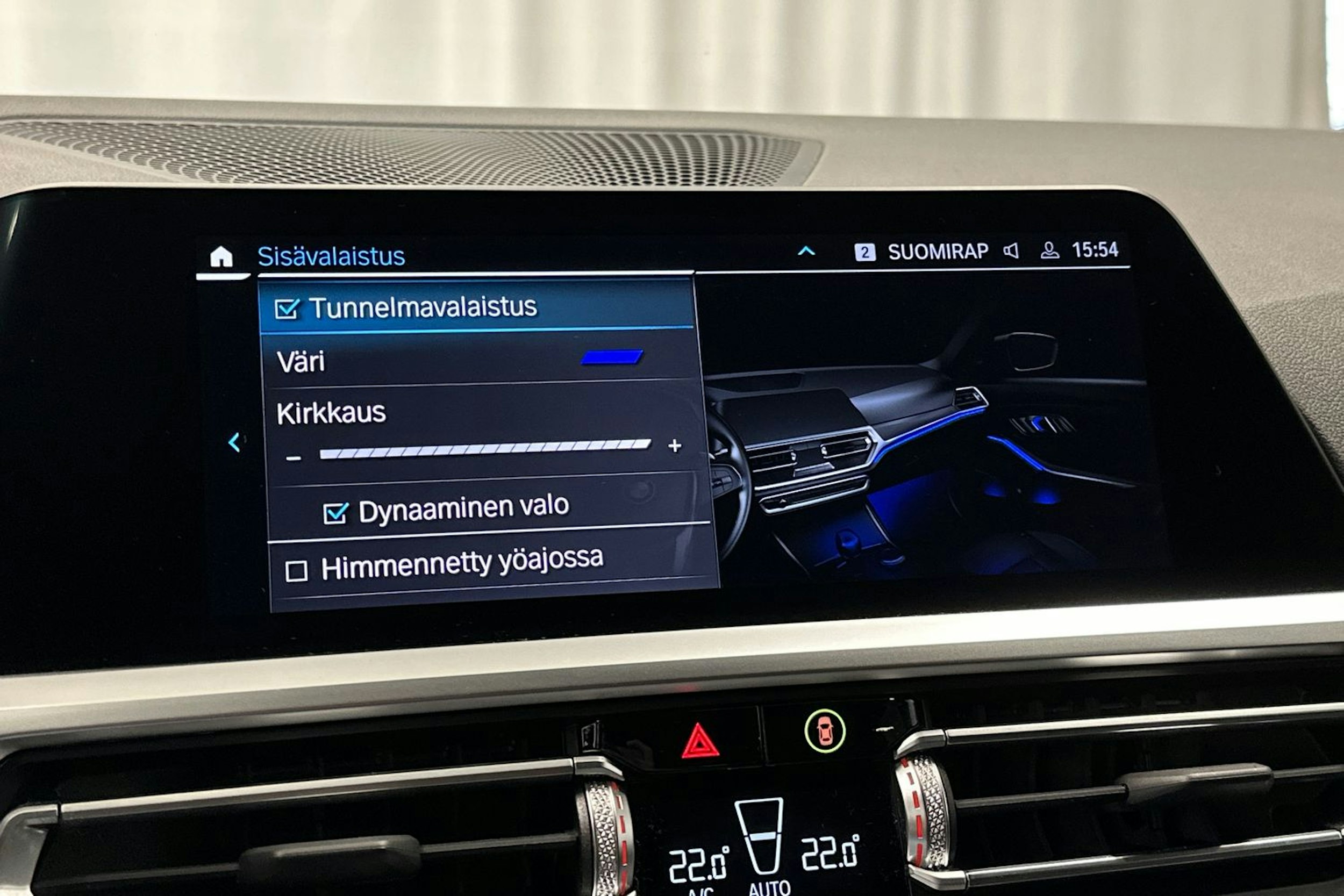 valkoinen BMW 330 2022 kuva 32.