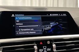 valkoinen BMW 330 2022 kuva 32.