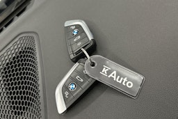 valkoinen BMW 330 2022 kuva 35.