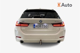 valkoinen BMW 330 2022 kuva 3.