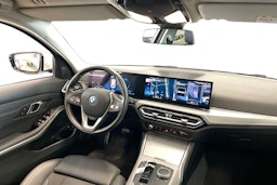 valkoinen BMW 330 2022 kuva 9.