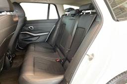 valkoinen BMW 330 2022 kuva 10.