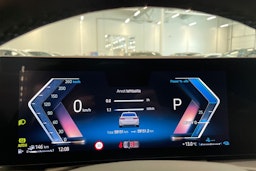 valkoinen BMW 330 2022 kuva 20.