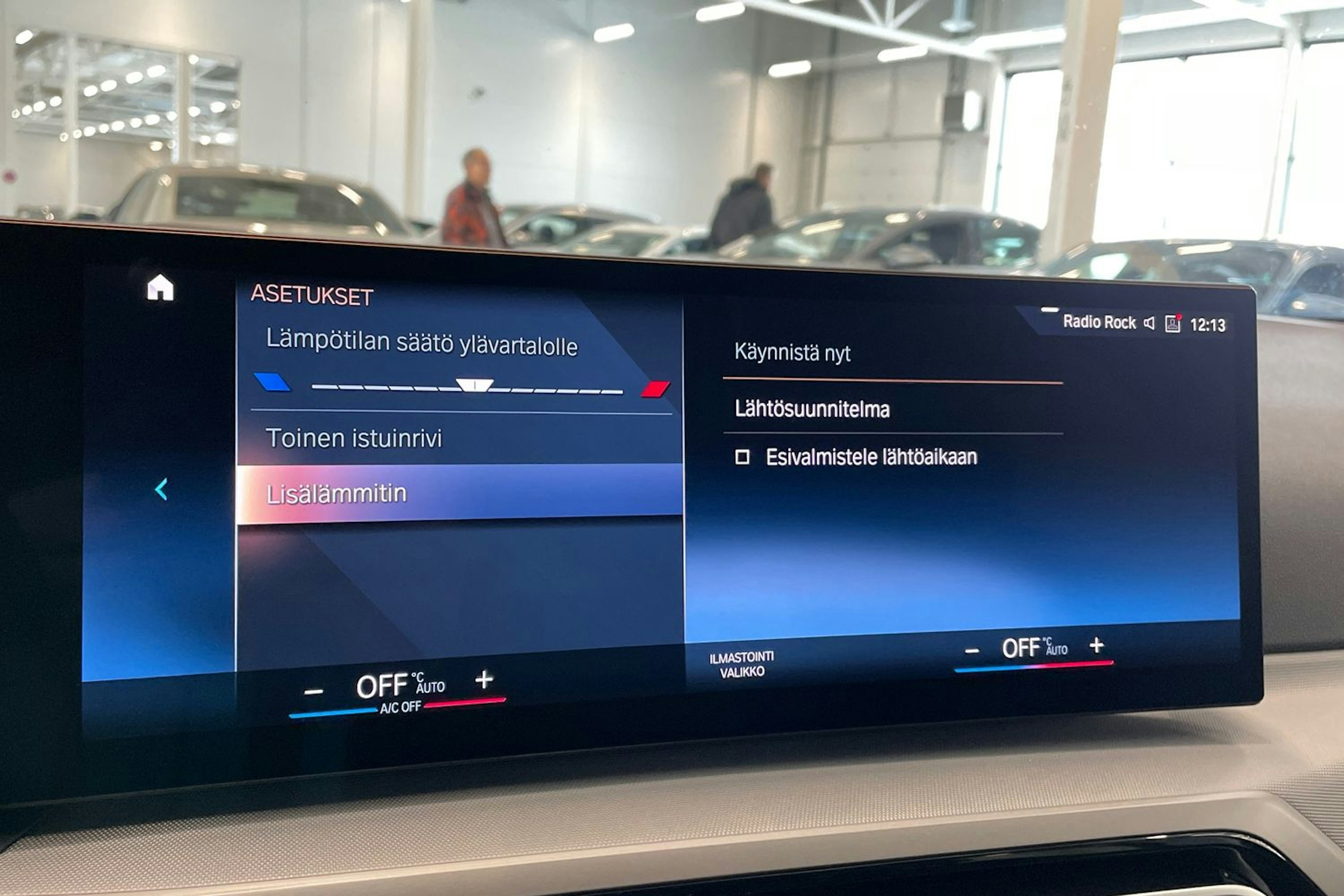 valkoinen BMW 330 2022 kuva 31.