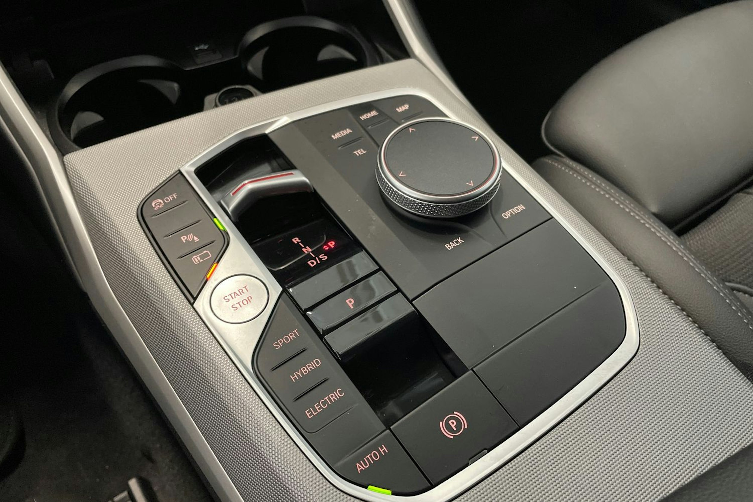 valkoinen BMW 330 2022 kuva 33.