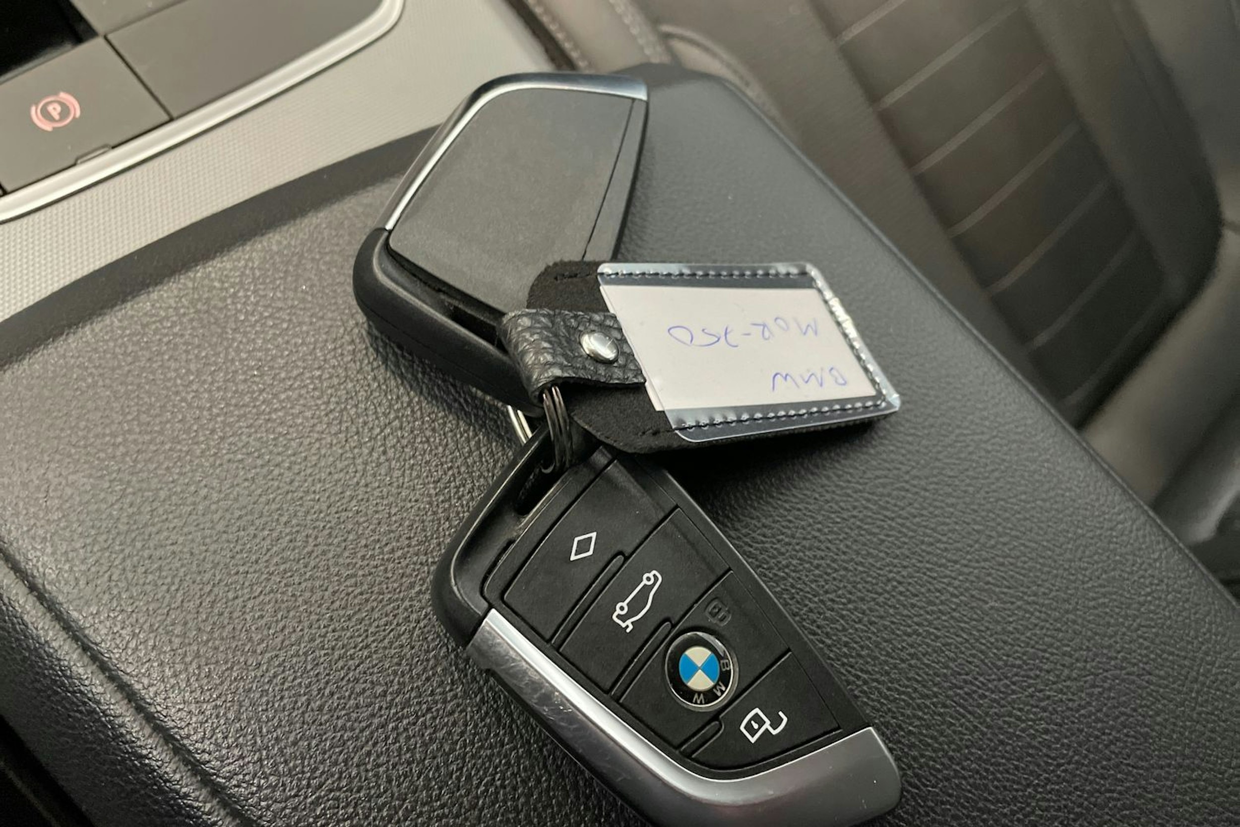 valkoinen BMW 330 2022 kuva 34.