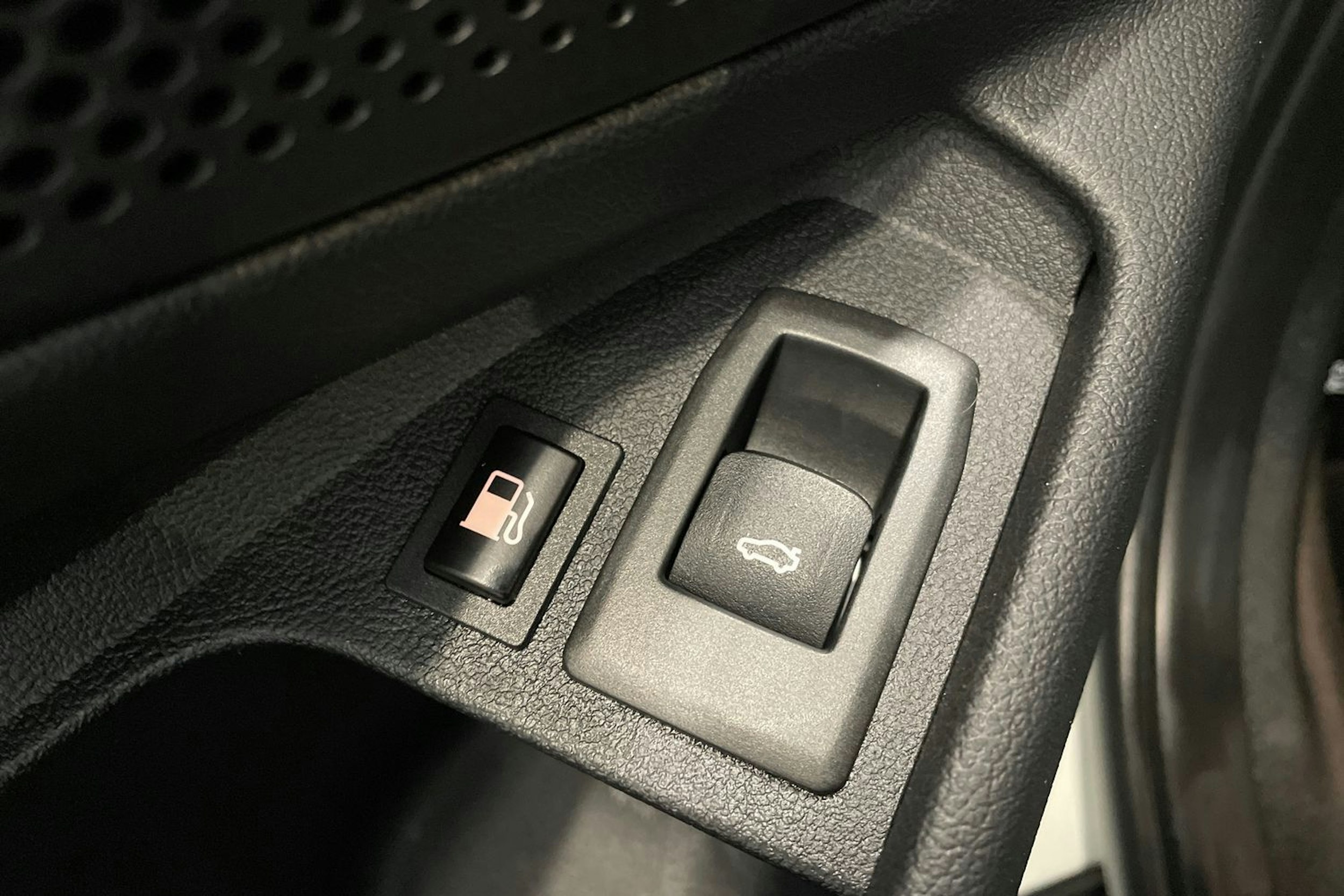 valkoinen BMW 330 2022 kuva 36.