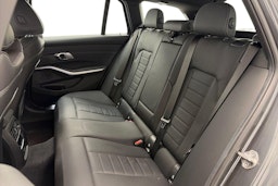 harmaa BMW 330 2022 kuva 13.