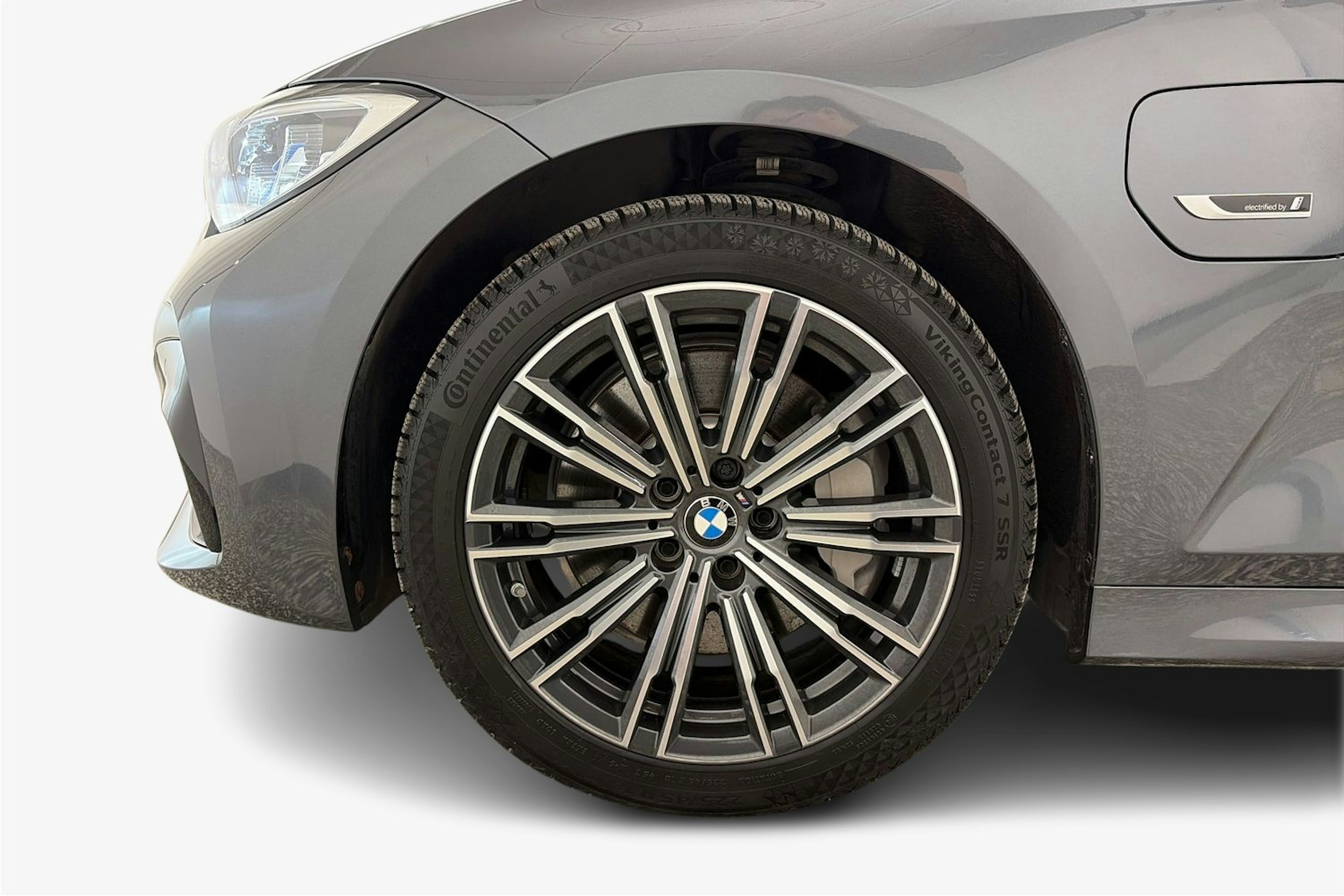 harmaa BMW 330 2022 kuva 14.