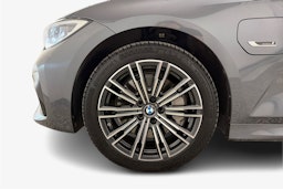 harmaa BMW 330 2022 kuva 14.