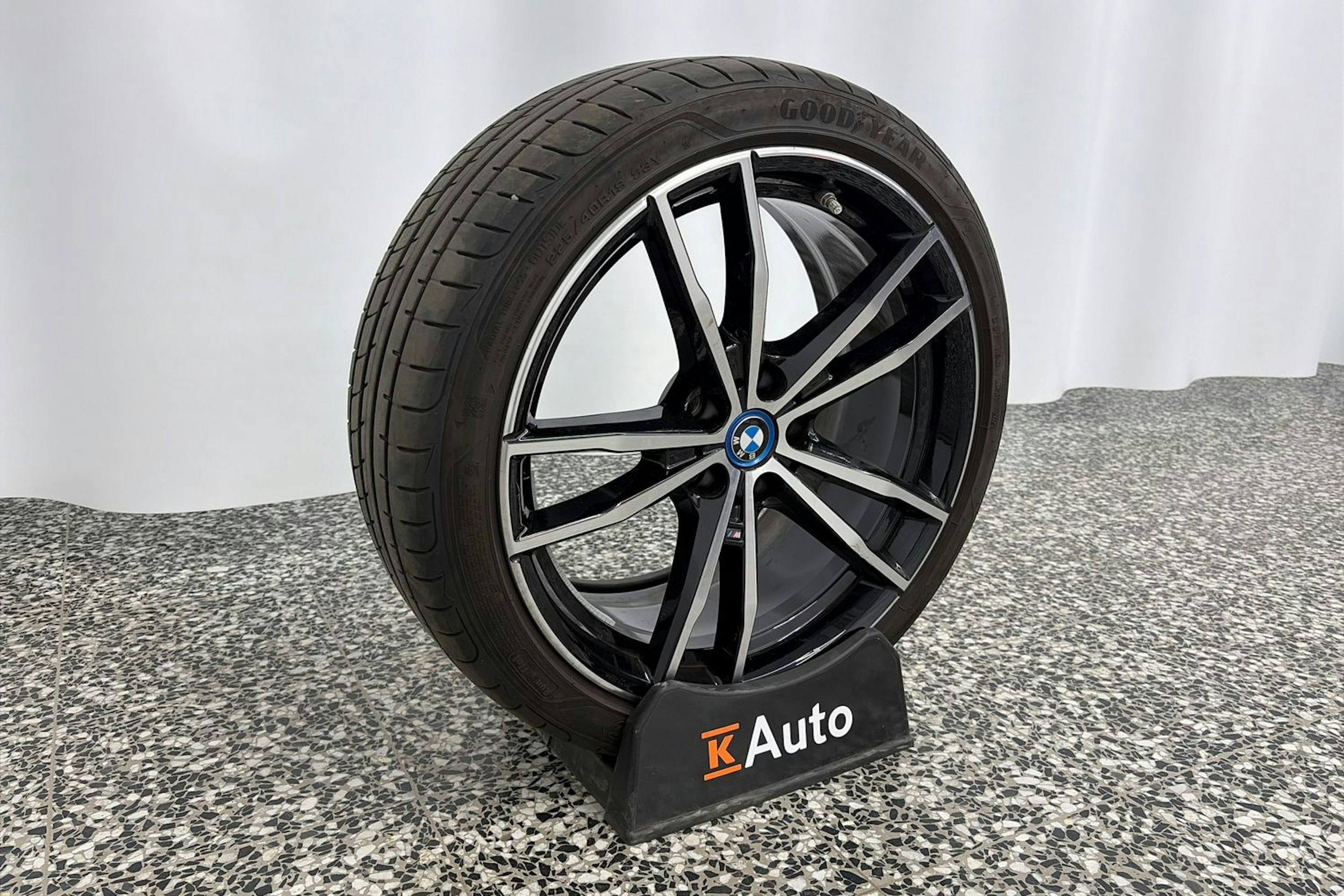 harmaa BMW 330 2022 kuva 16.