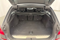 harmaa BMW 330 2022 kuva 17.