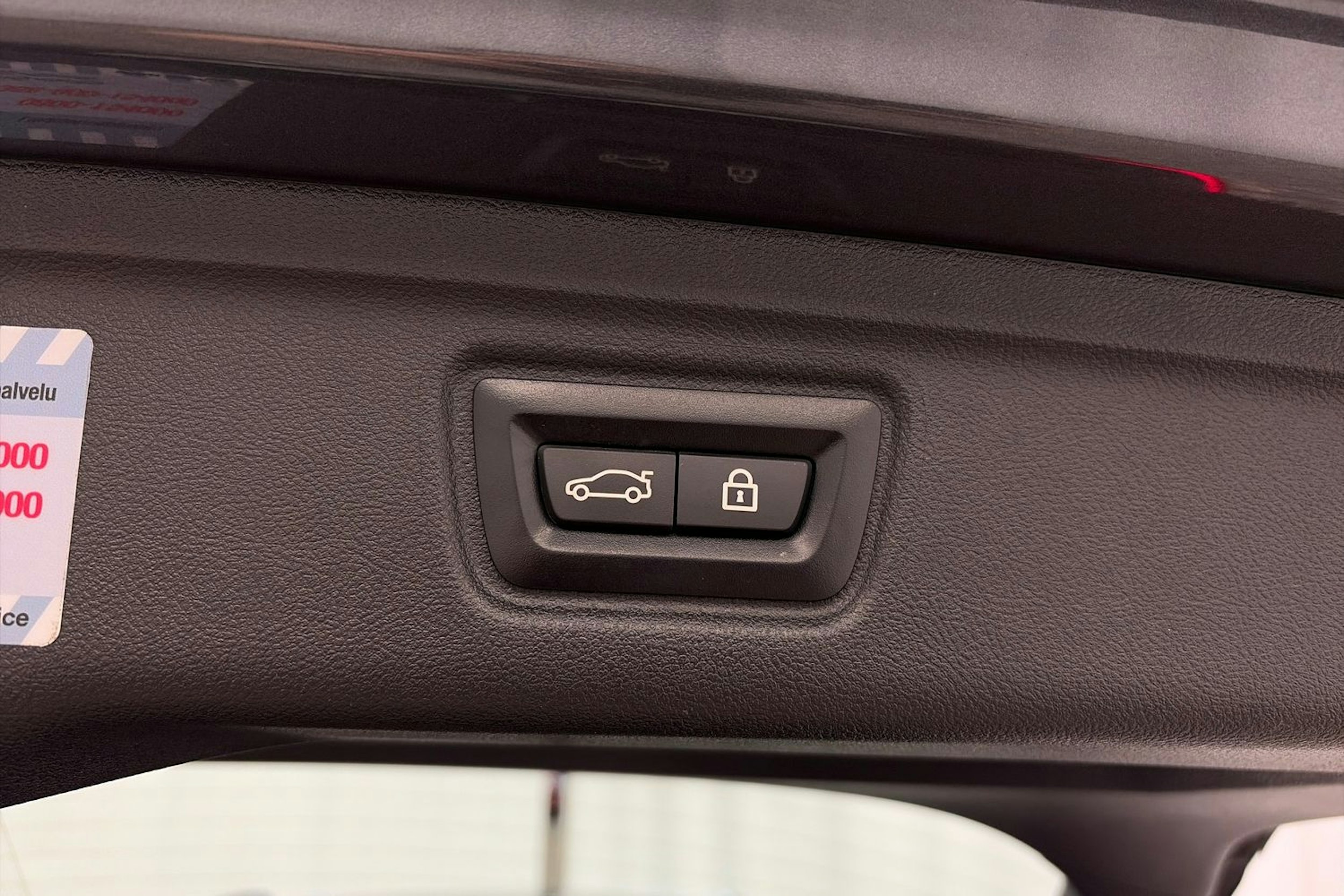 harmaa BMW 330 2022 kuva 18.