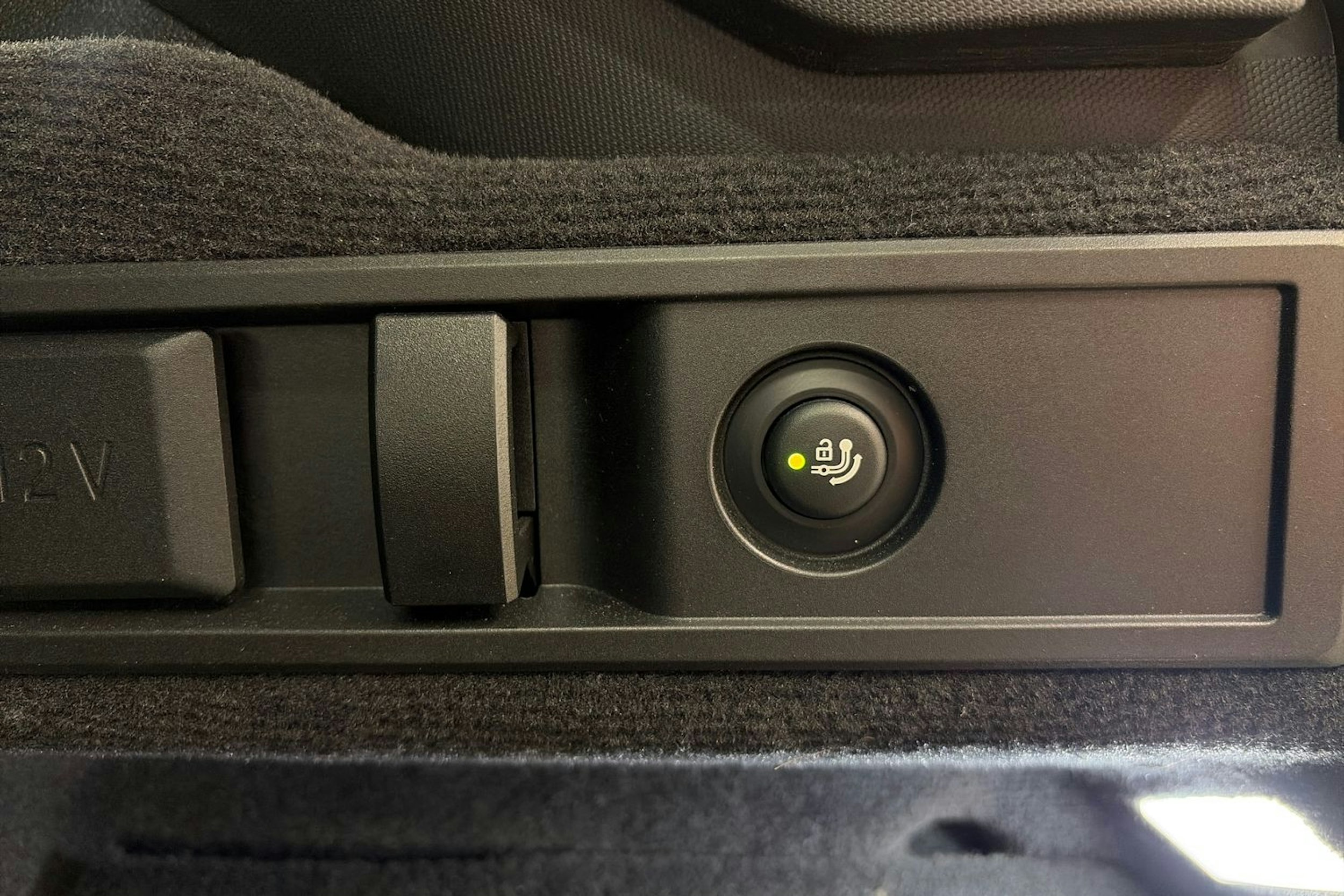 harmaa BMW 330 2022 kuva 19.