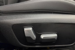 harmaa BMW 330 2022 kuva 23.