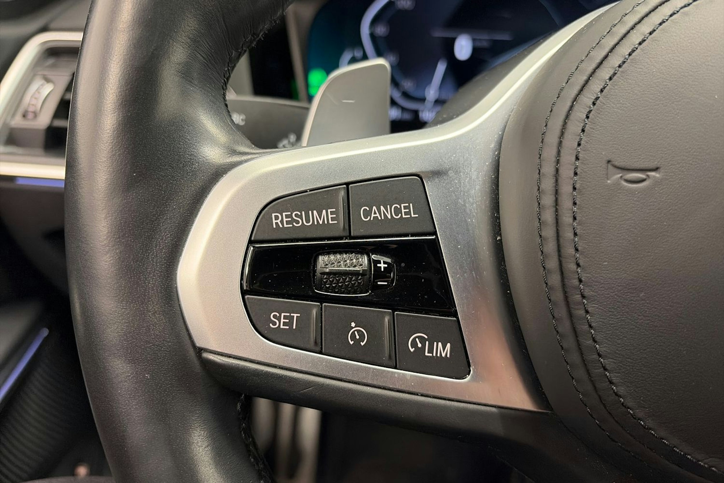 harmaa BMW 330 2022 kuva 25.