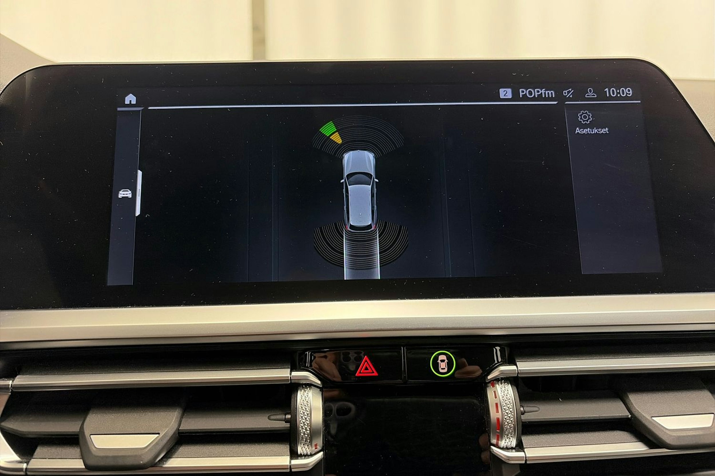 harmaa BMW 330 2022 kuva 29.