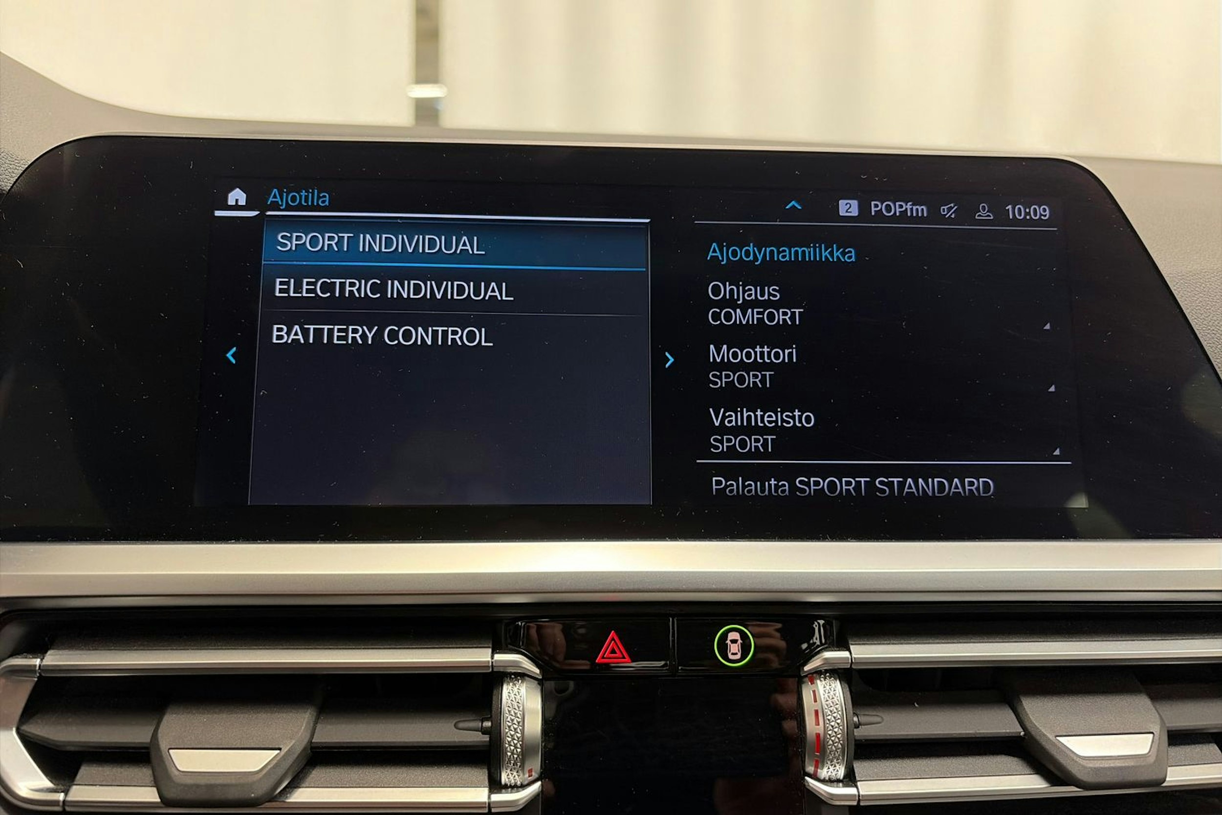 harmaa BMW 330 2022 kuva 30.