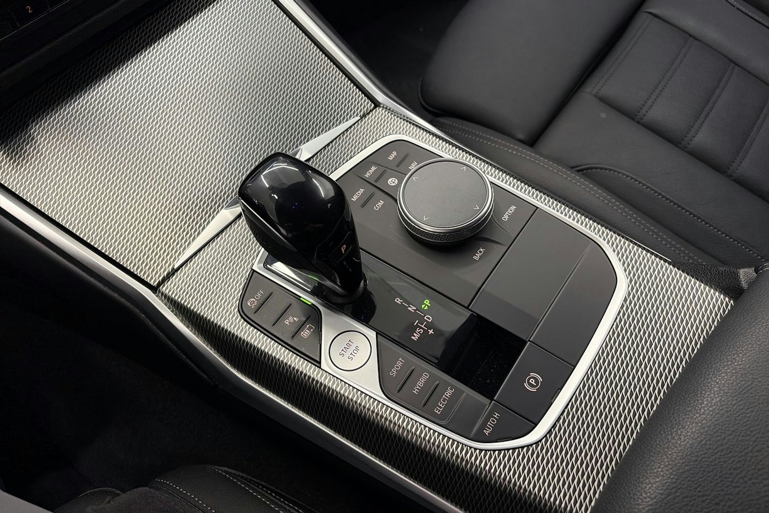 harmaa BMW 330 2022 kuva 34.