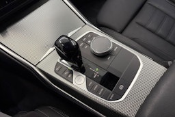 harmaa BMW 330 2022 kuva 34.