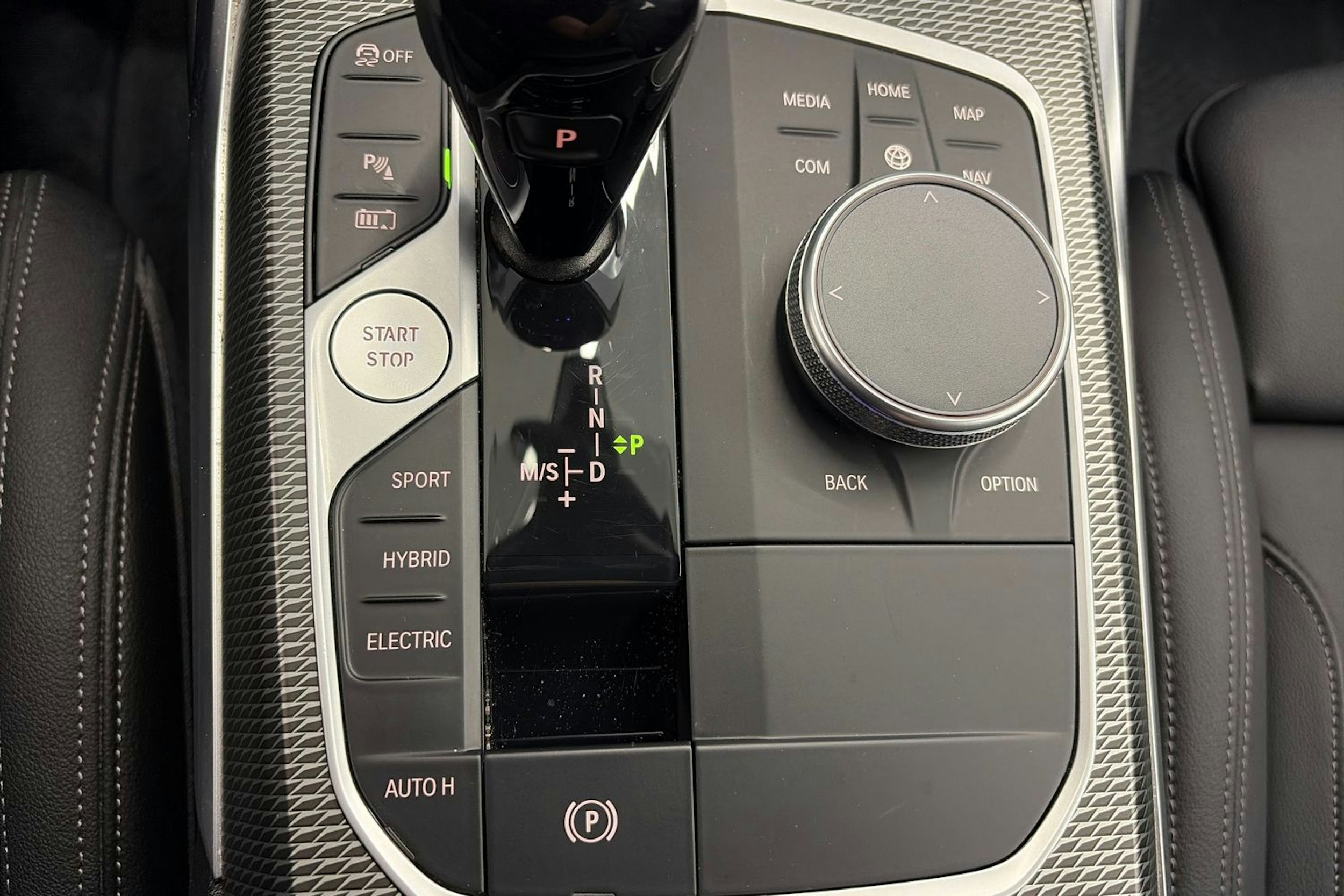 harmaa BMW 330 2022 kuva 35.