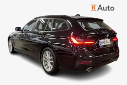 Musta BMW 330 2022 kuva 2.