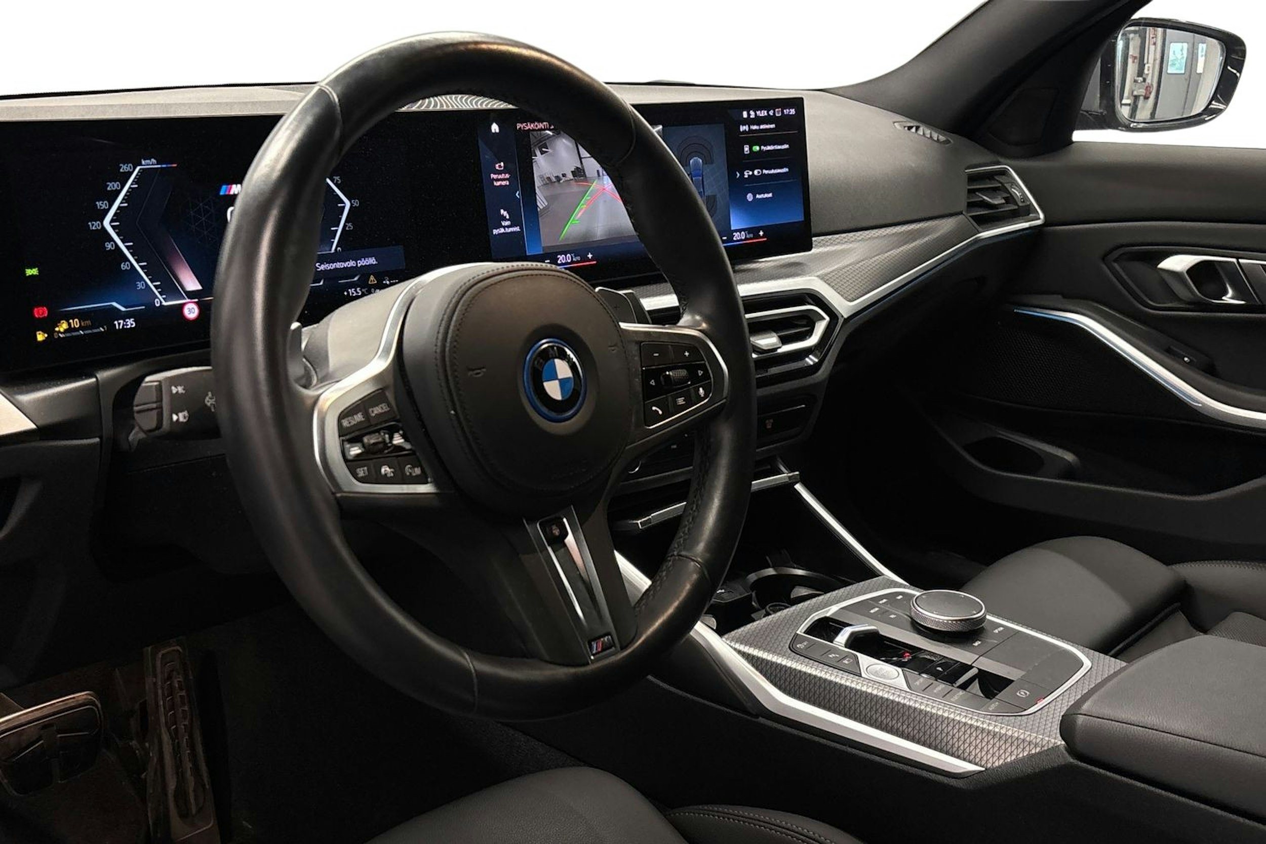 harmaa BMW 330 2023 kuva 3.