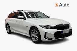 valkoinen BMW 330 2023 kuva 1.