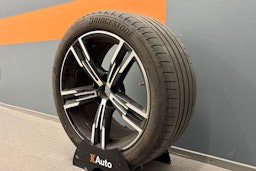 valkoinen BMW 330 2023 kuva 13.