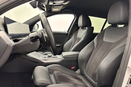 valkoinen BMW 330 2023 kuva 14.