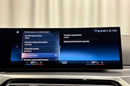 valkoinen BMW 330 2023 kuva 22.