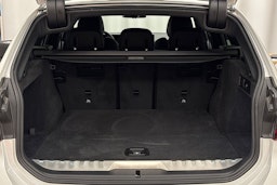 valkoinen BMW 330 2023 kuva 25.